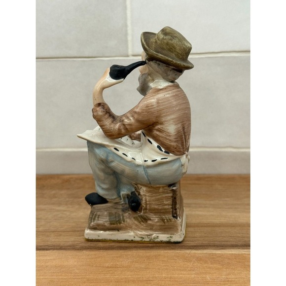 Old Sitting Pipe Man Porcelain Figurine - Picture 4 of 6